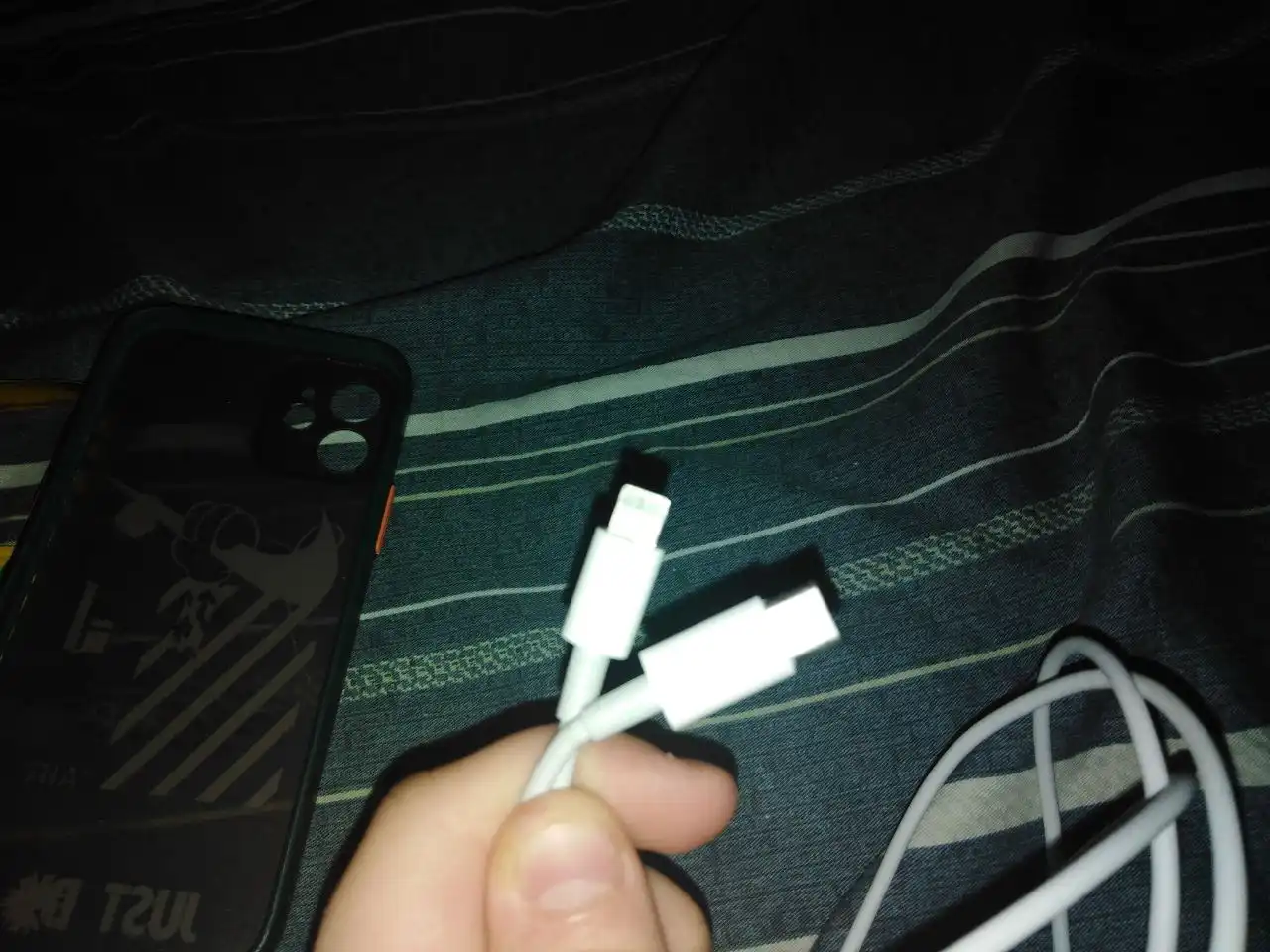 Продажа аксессуаров для iPhone