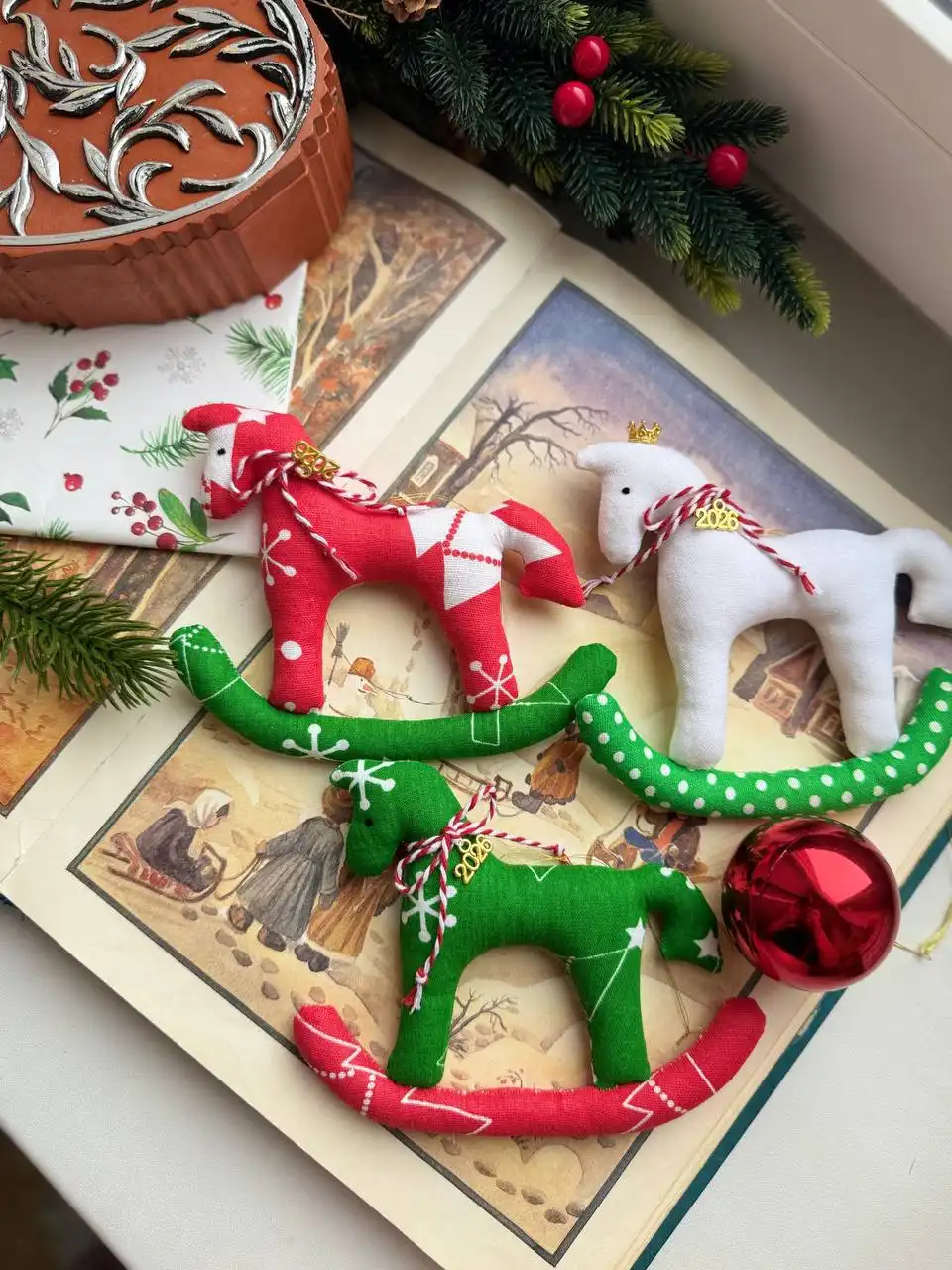 Новогодние лошадки на елку