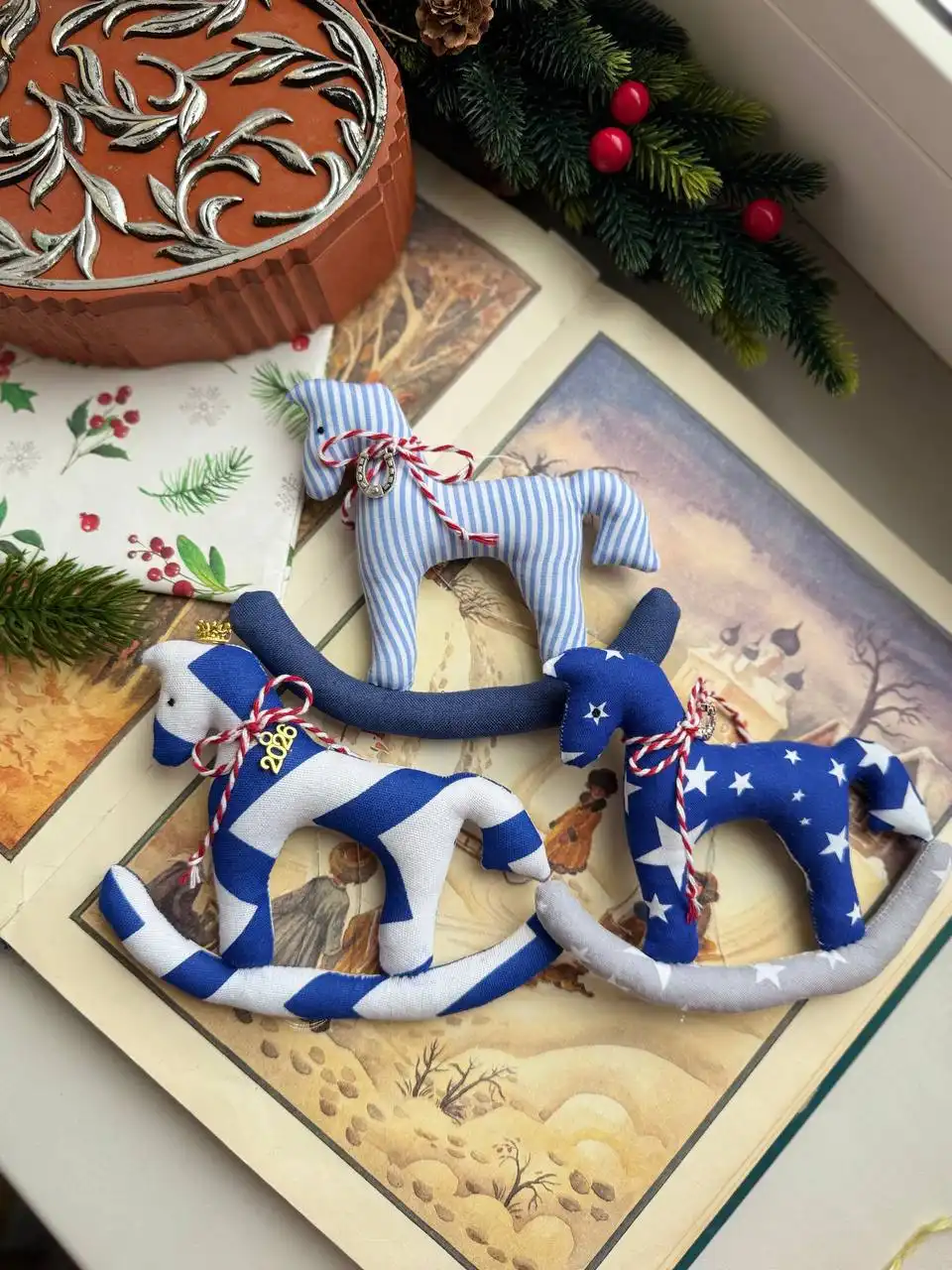 Новогодние лошадки на елку