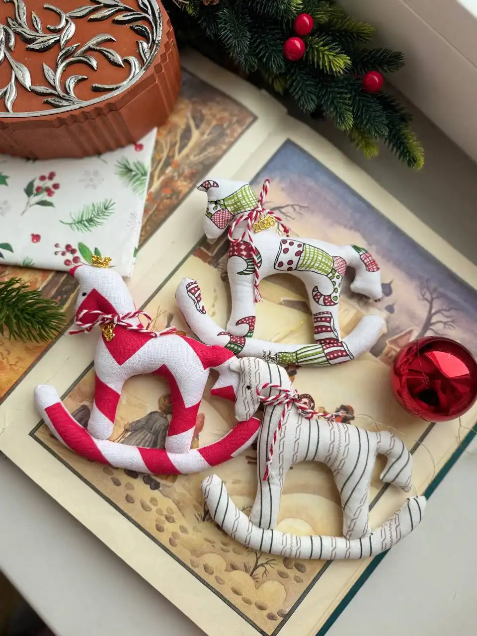 Новогодние лошадки на елку
