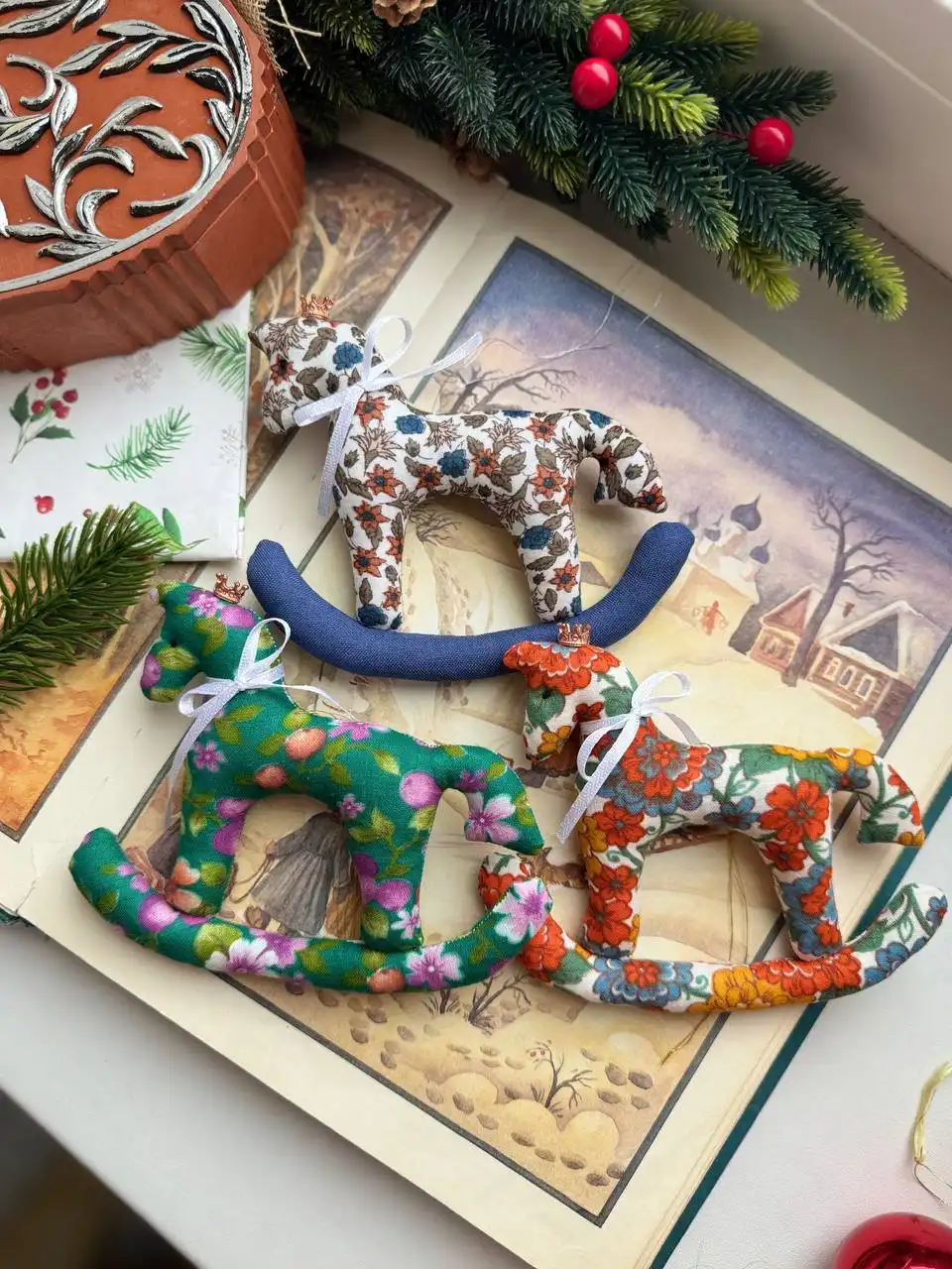 Новогодние лошадки на елку