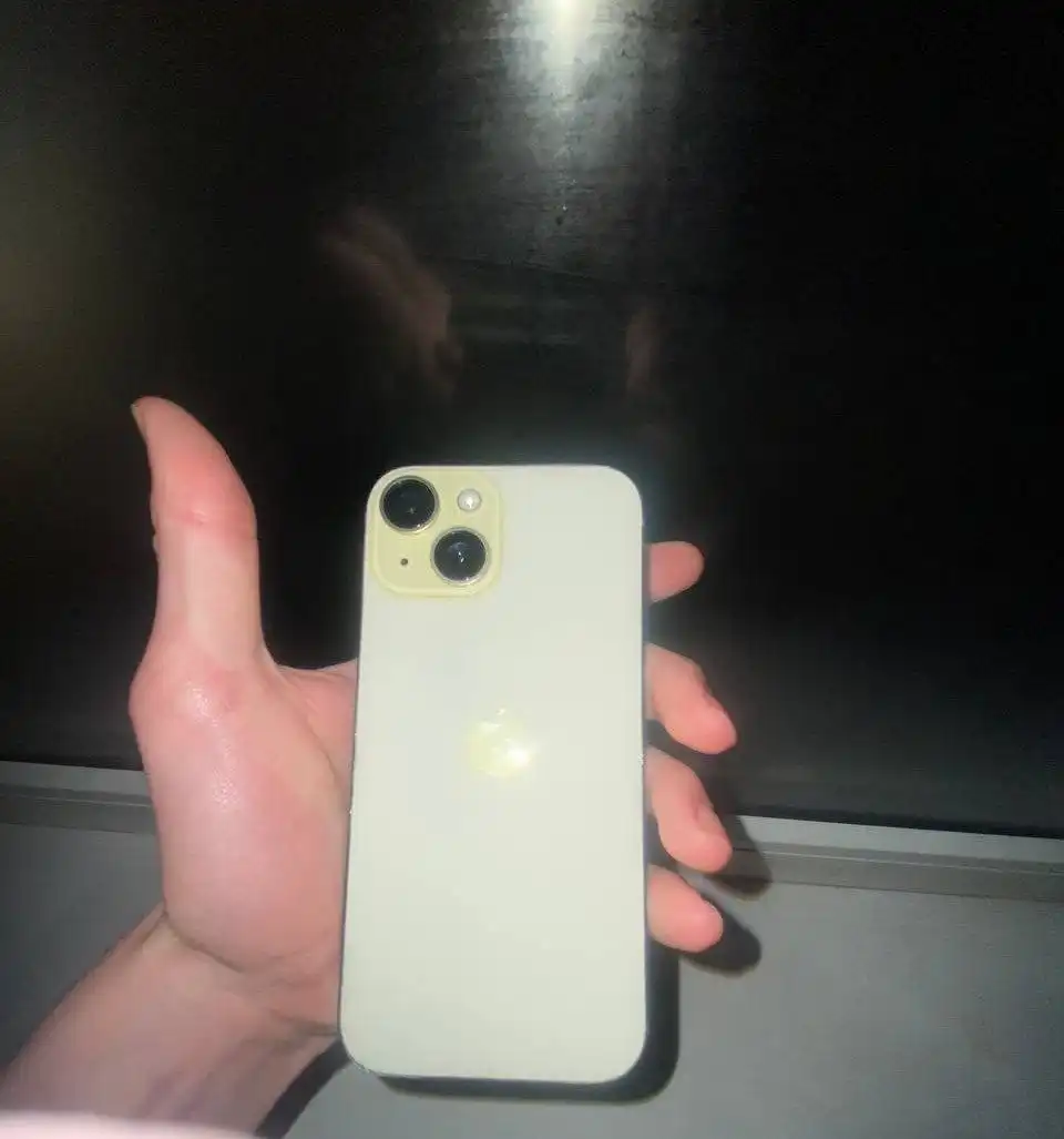 iPhone 15 128гб с заменёнными деталями