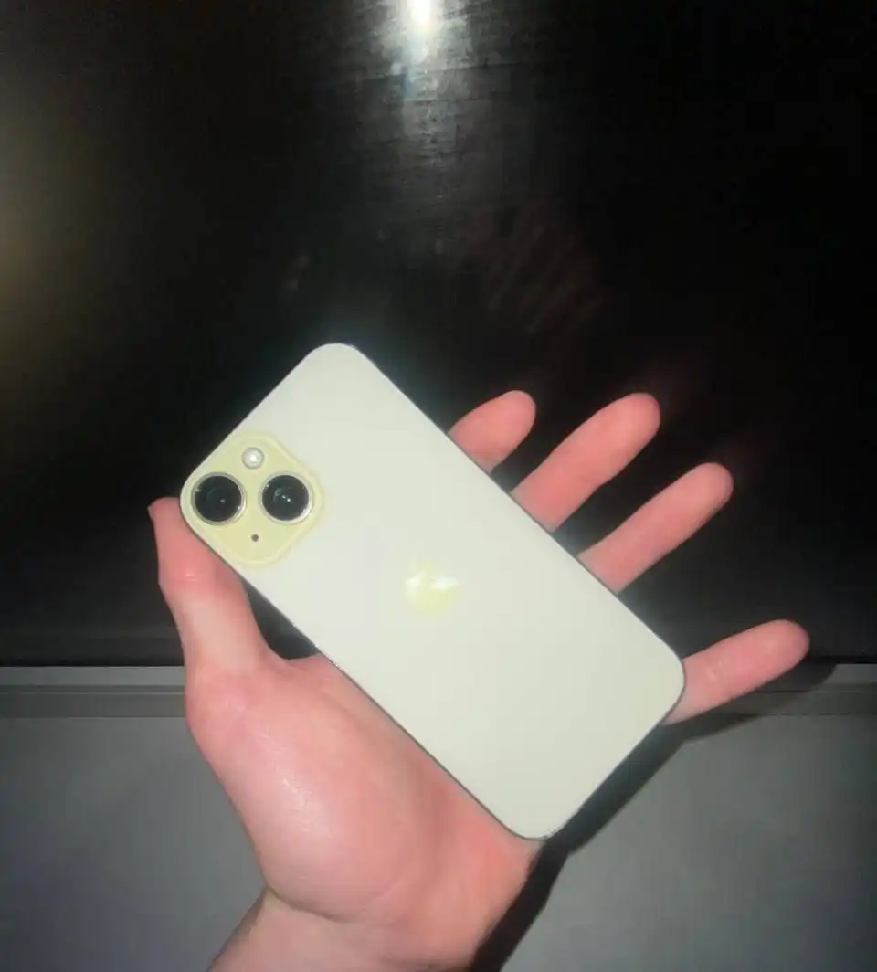 iPhone 15 128гб с заменёнными деталями