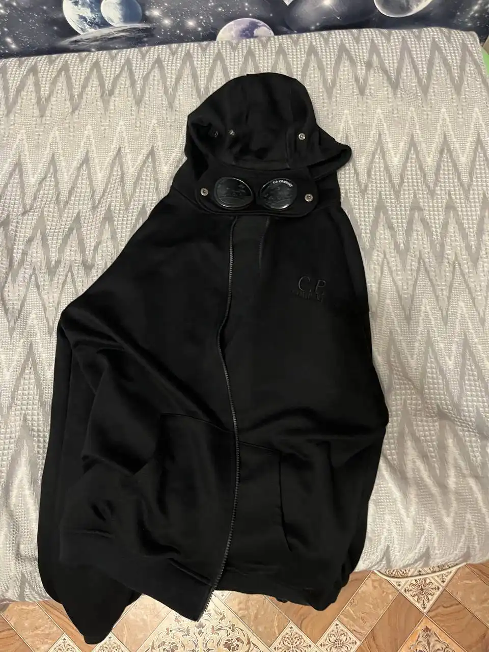 Продажа одежды и ножа