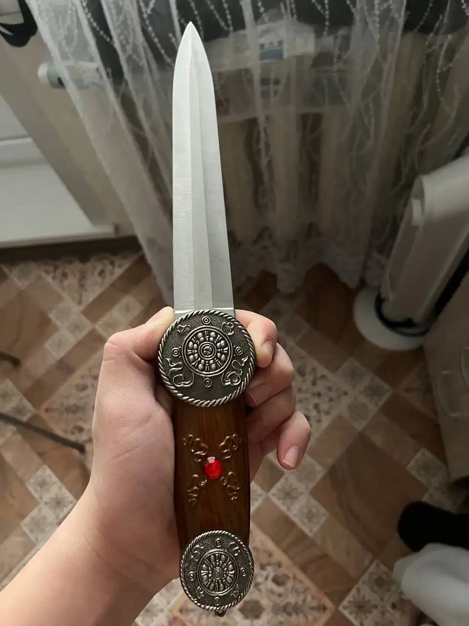 Продажа одежды и ножа