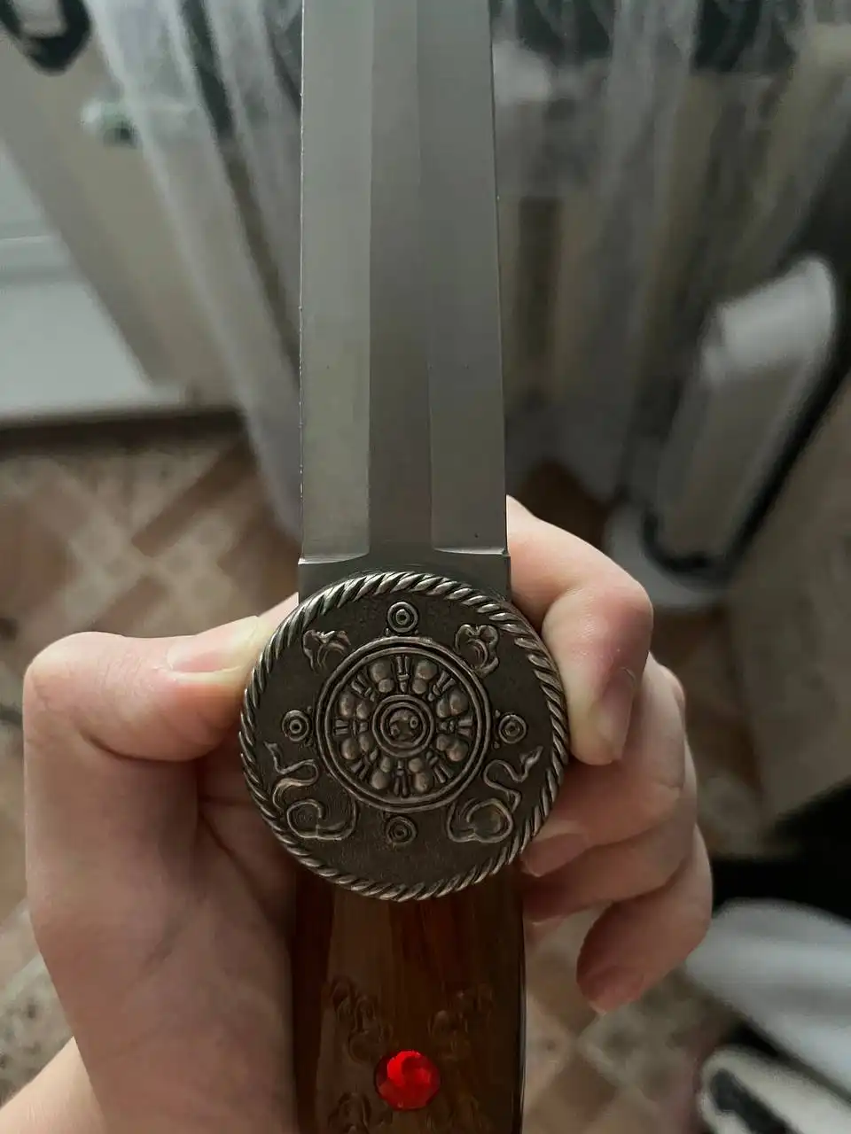 Продажа одежды и ножа