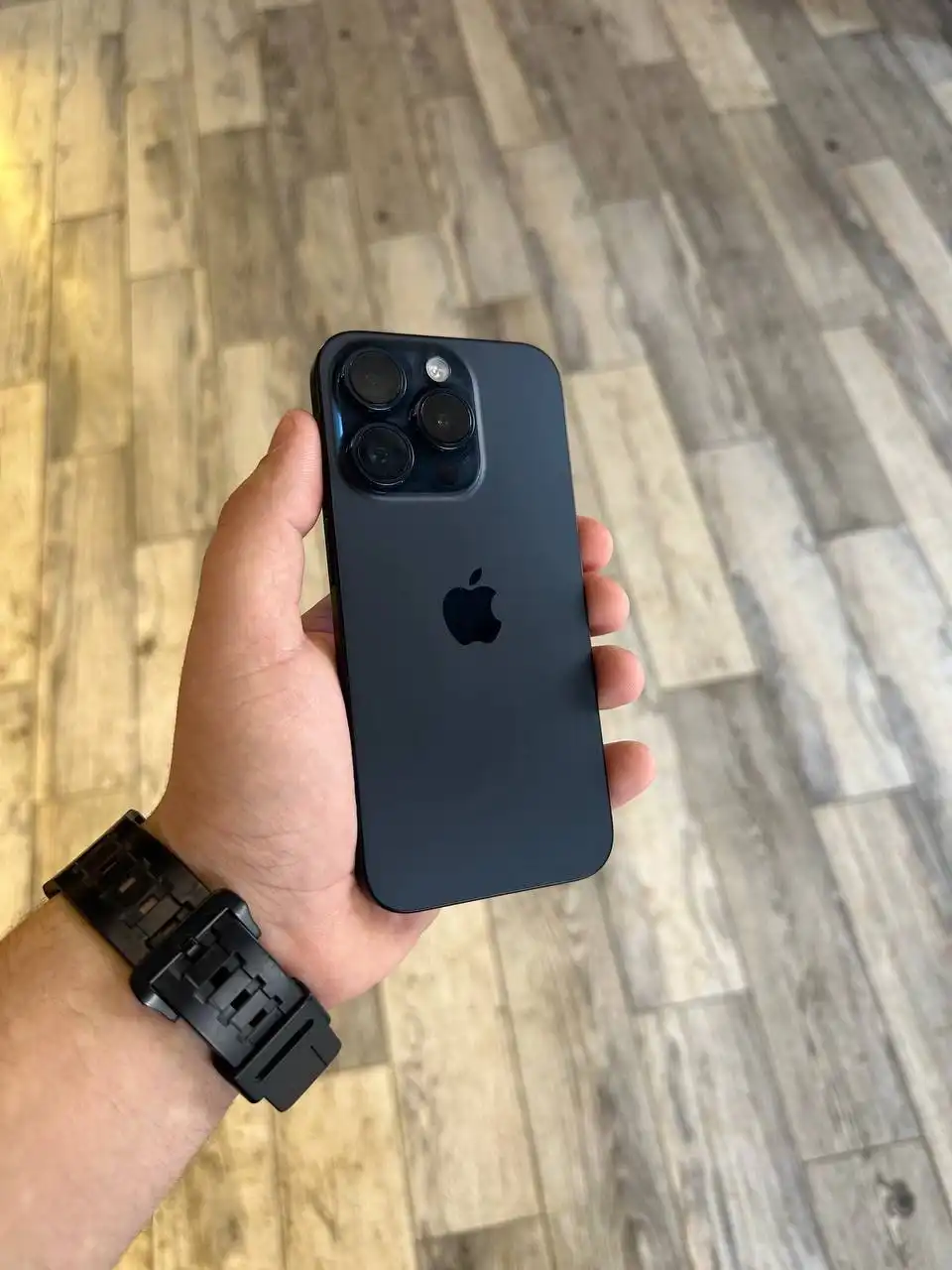 iPhone 15 Pro 128GB с аккумулятором 90%