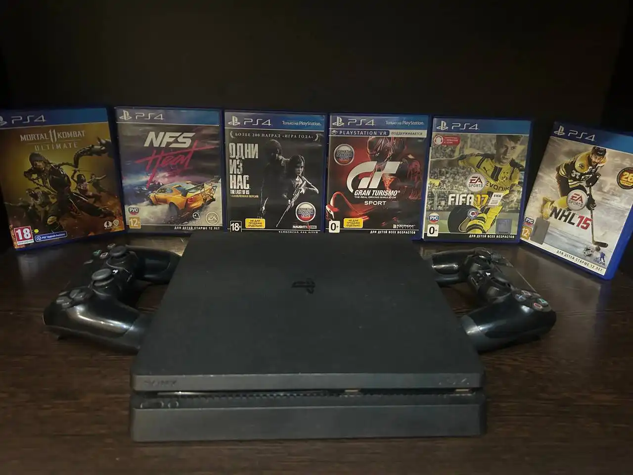 Продажа PlayStation 4 Slim 1 TB с играми и аксессуарами