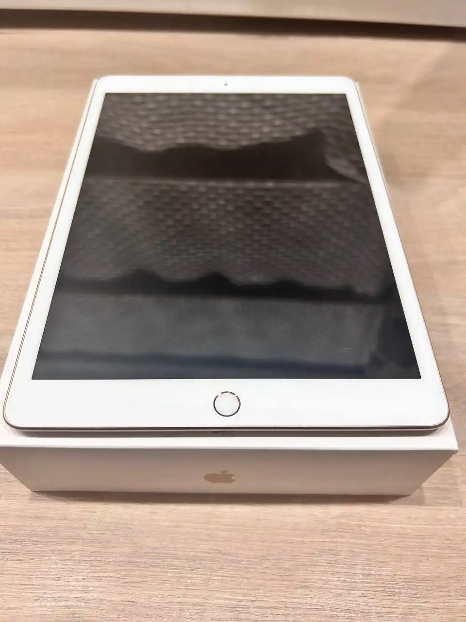 iPad 7 поколения с мелкими царапинами - Планшеты (Электроника) в Ульяновск