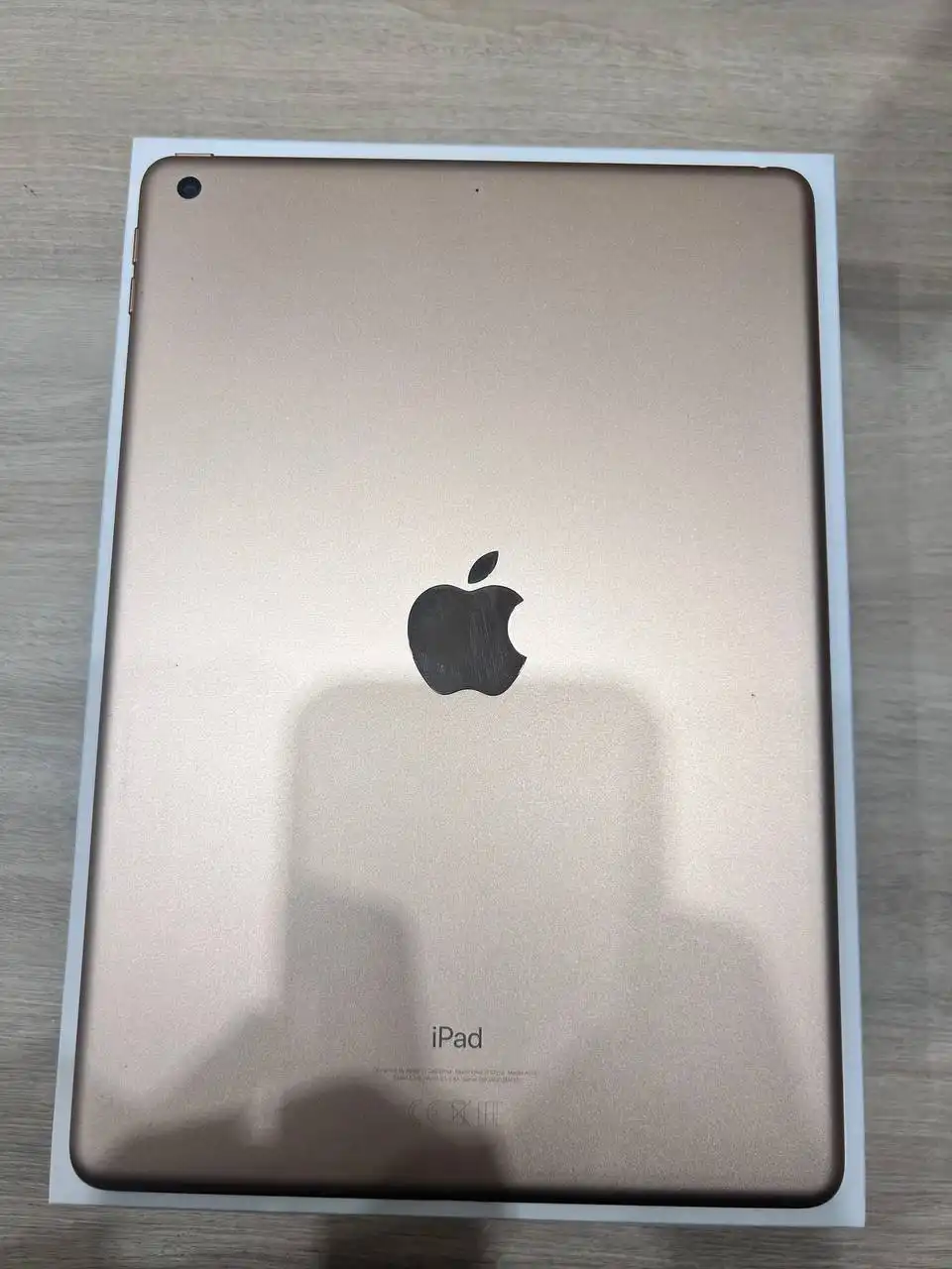 iPad 7 поколения с мелкими царапинами - Планшеты (Электроника) в Ульяновск