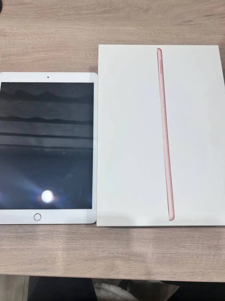 iPad 7 поколения с мелкими царапинами - Планшеты (Электроника) в Ульяновск