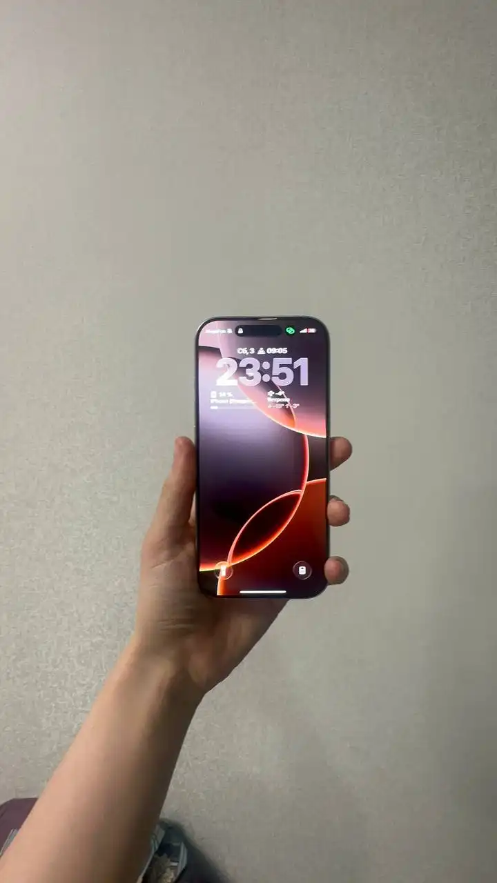 Продам два айфона iPhone 13 128gb и iPhone 16 pro 256gb