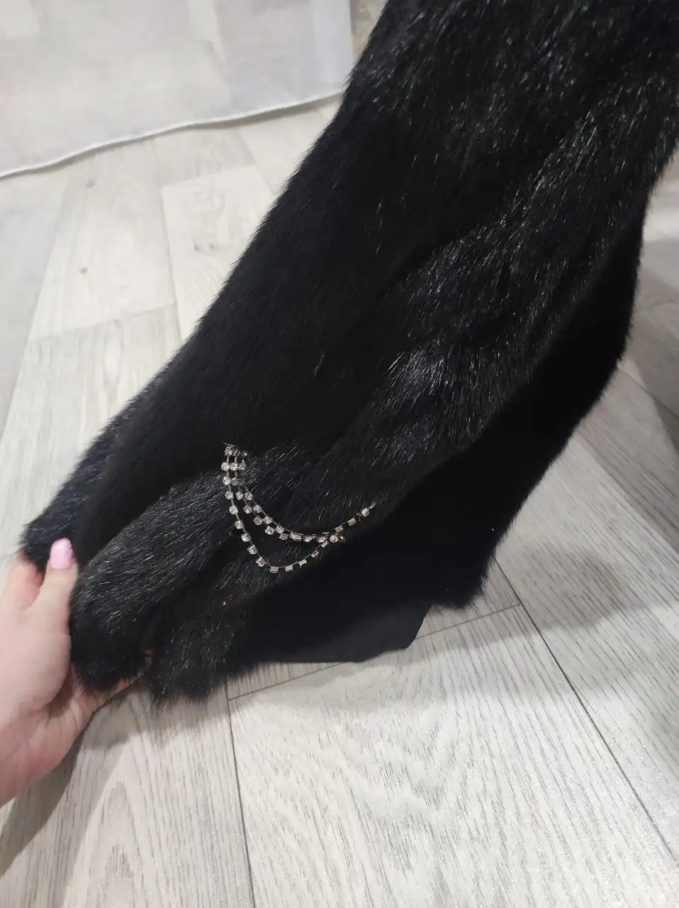 Женская шуба черного цвета натуральный мех