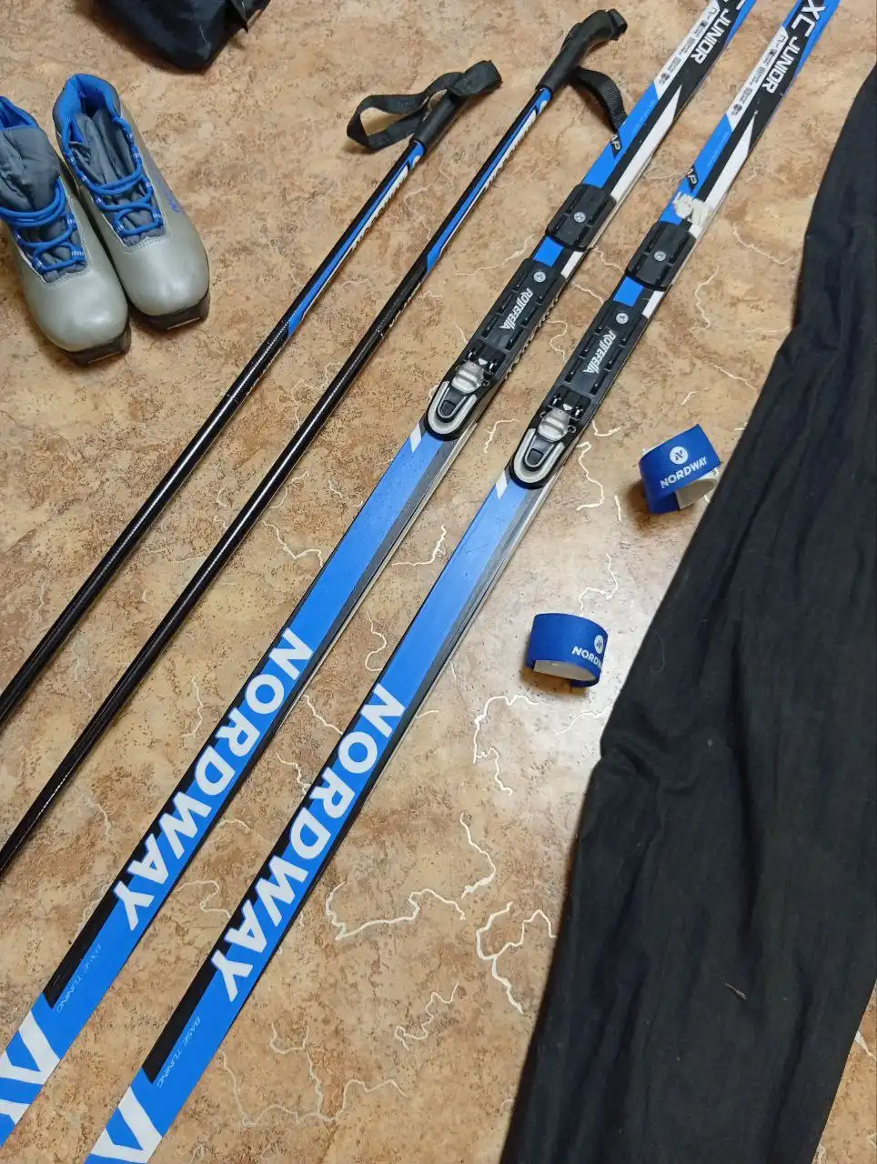 Продам лыжи с палками и обувью - Лыжи (Хобби и отдых) в Ульяновск