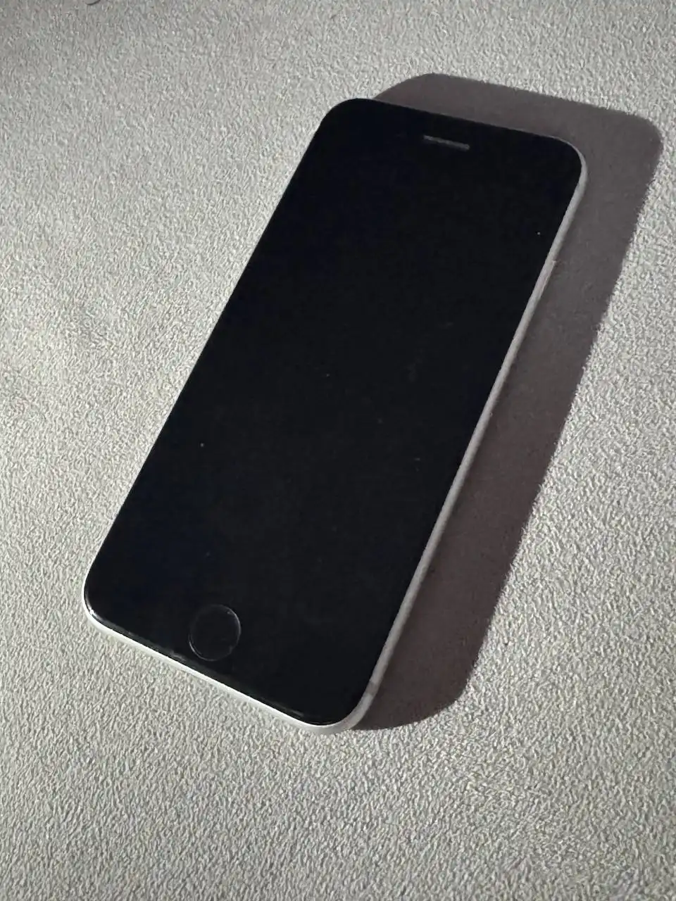 Обмен iPhone SE 2 128ГБ с неработающей кнопкой - Смартфоны (Электроника) в Ульяновск