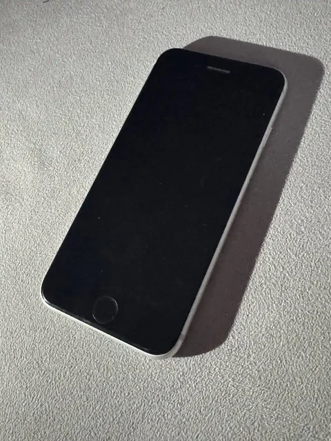 Обмен iPhone SE 2 128ГБ с неработающей кнопкой - Аксессуары для электронных сигарет в Ульяновск