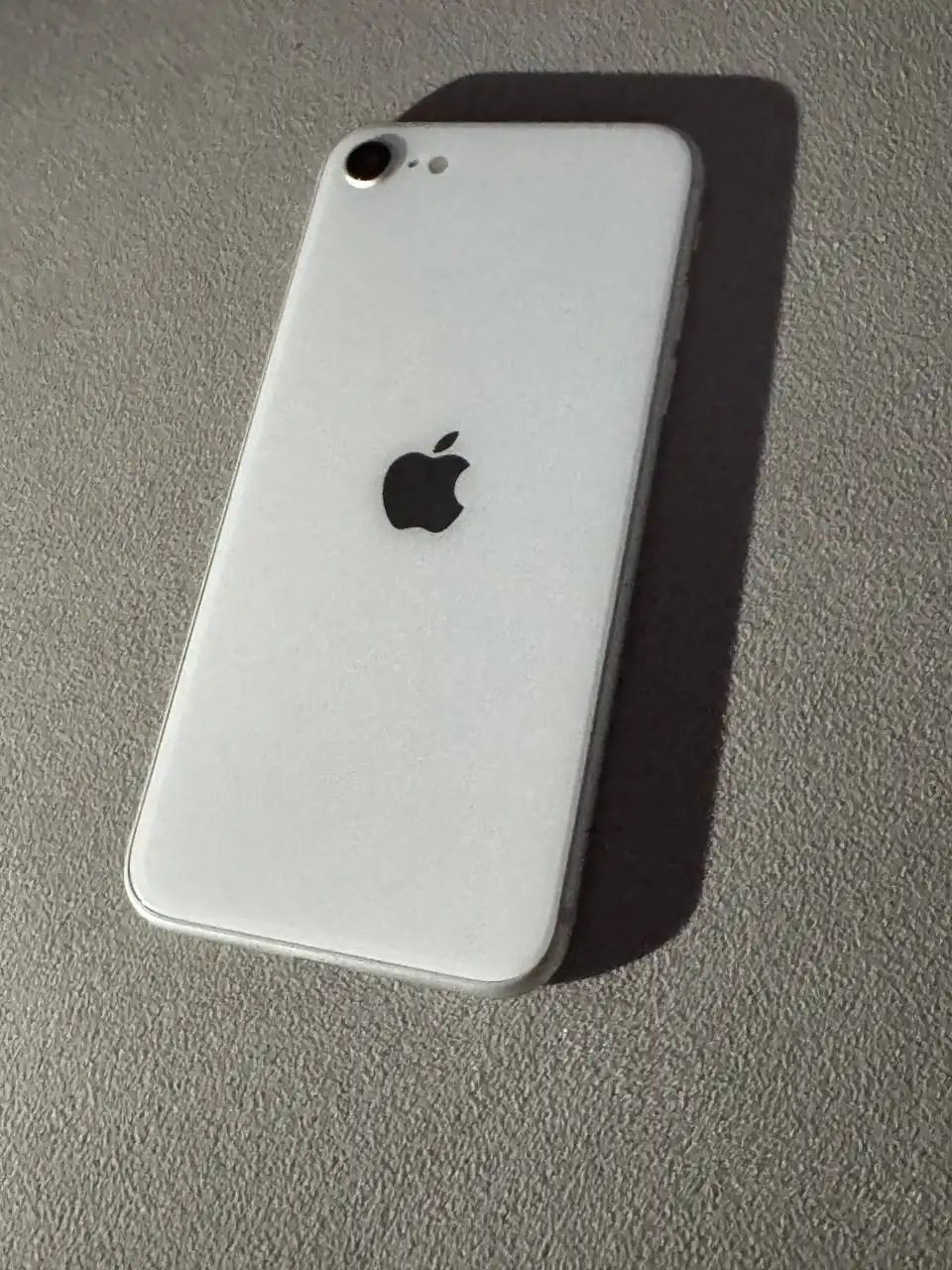 Обмен iPhone SE 2 128ГБ с неработающей кнопкой - Смартфоны (Электроника) в Ульяновск