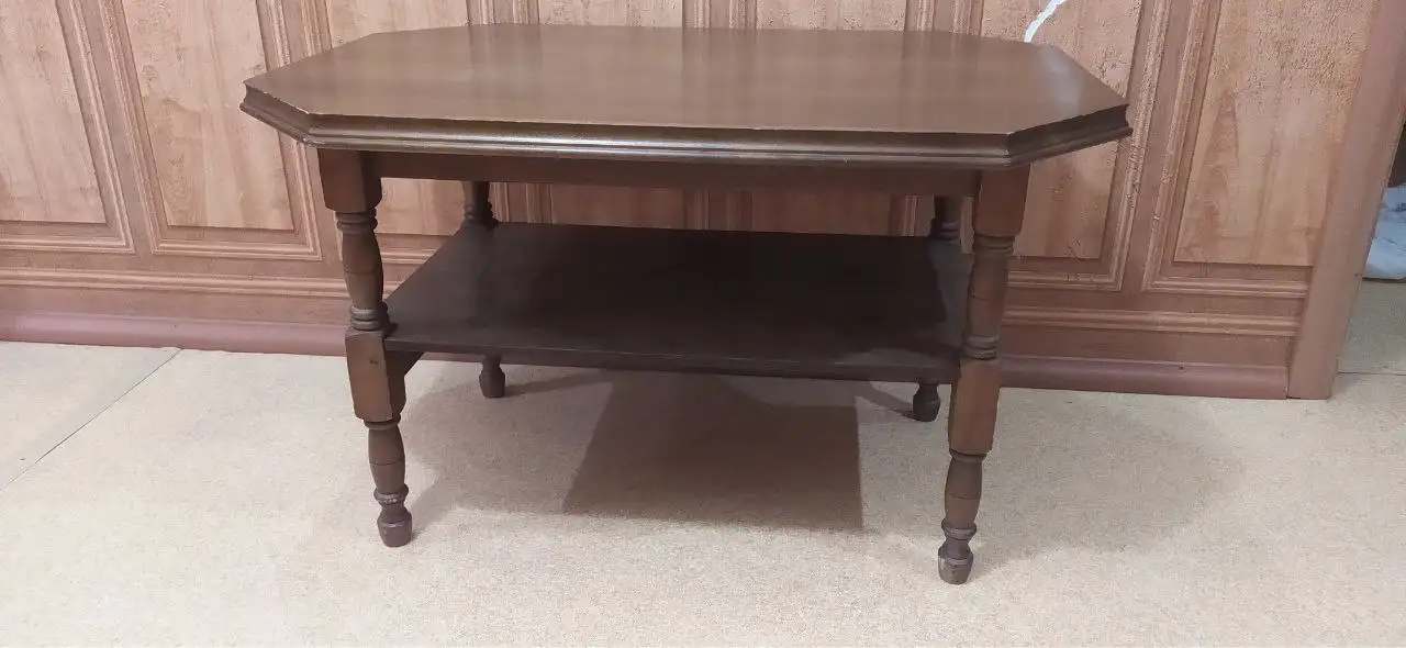 Продажа журнальных столиков светлого и коричневого цвета - Мебель (Для дома и дачи) в Ульяновск