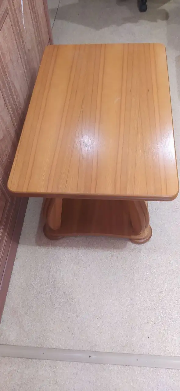 Продажа журнальных столиков светлого и коричневого цвета - Мебель (Для дома и дачи) в Ульяновск