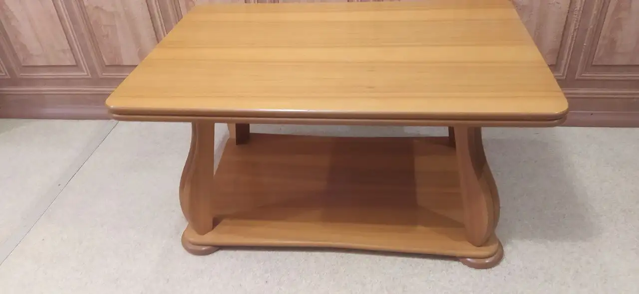 Продажа журнальных столиков светлого и коричневого цвета - Мебель (Для дома и дачи) в Ульяновск