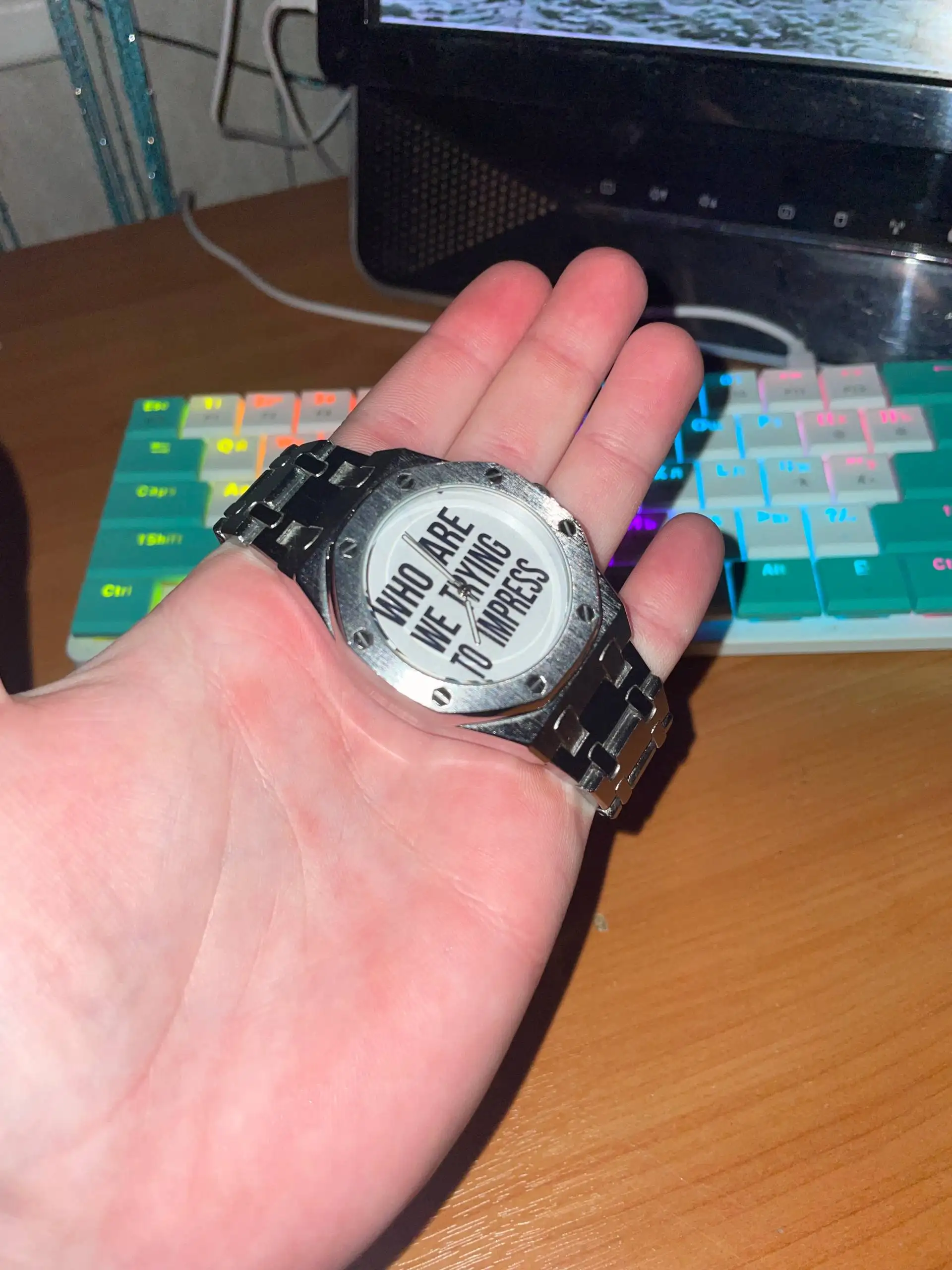 Продам б/у часы в хорошем состоянии - Часы (Барахолка) в Ульяновск