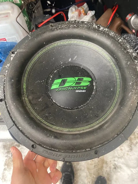 Продам саб 15 ка DB apocalypse 300 - частное объявление в Ульяновск