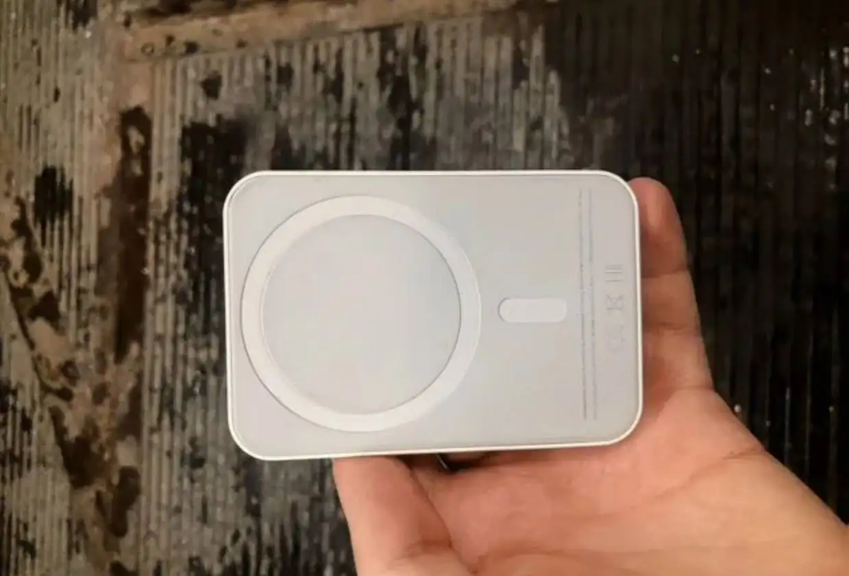 Продам MagSafe с царапинами - Аксессуары для телефонов (Электроника) в Ульяновск