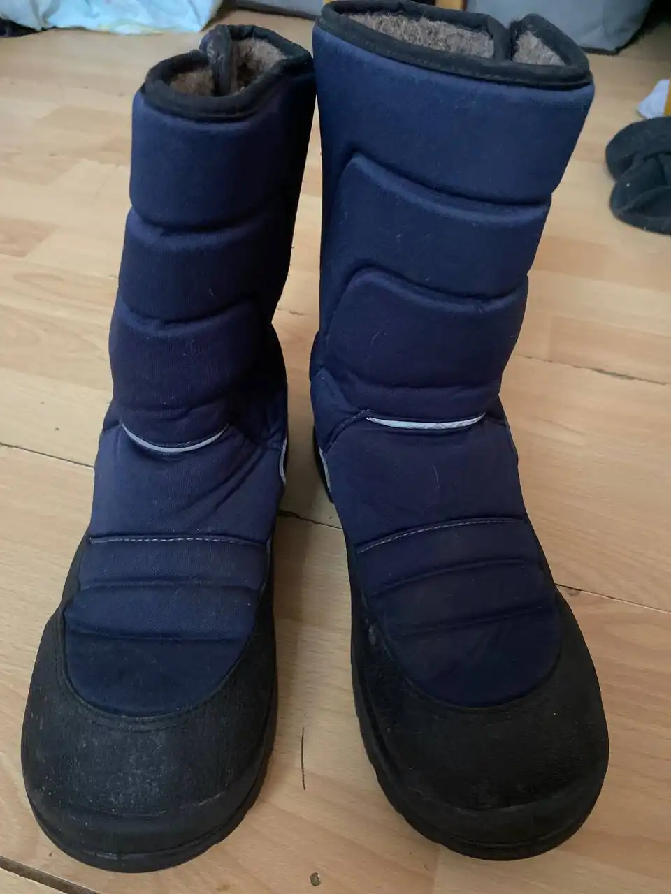 Продам зимние ботинки для мальчика 39 размер