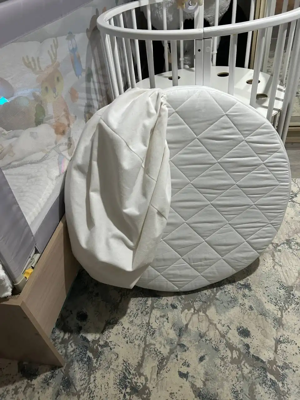 Круглый матрасик отдам даром