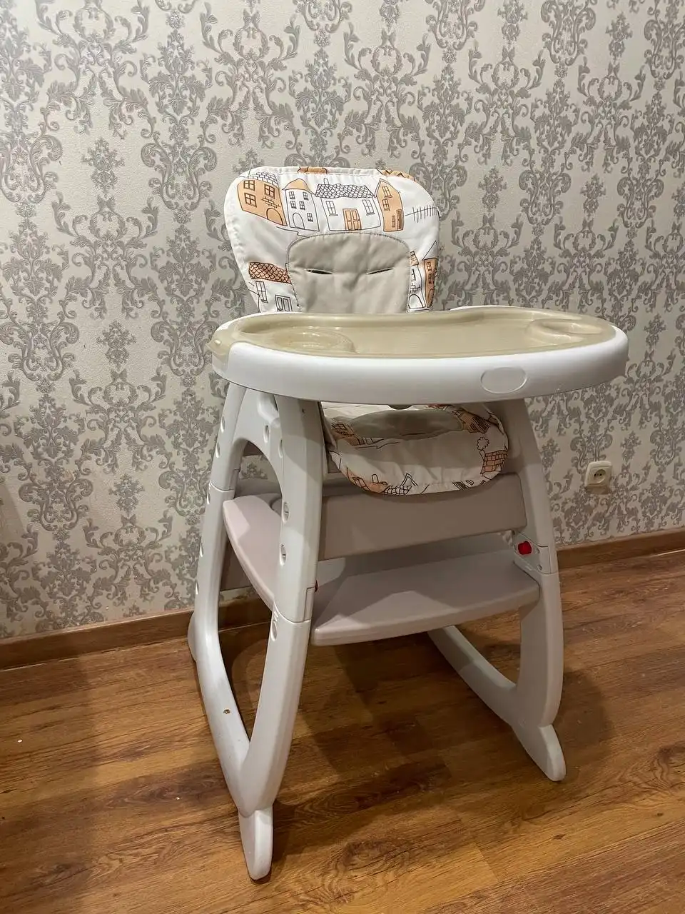 Продам стульчик для кормления 2в1