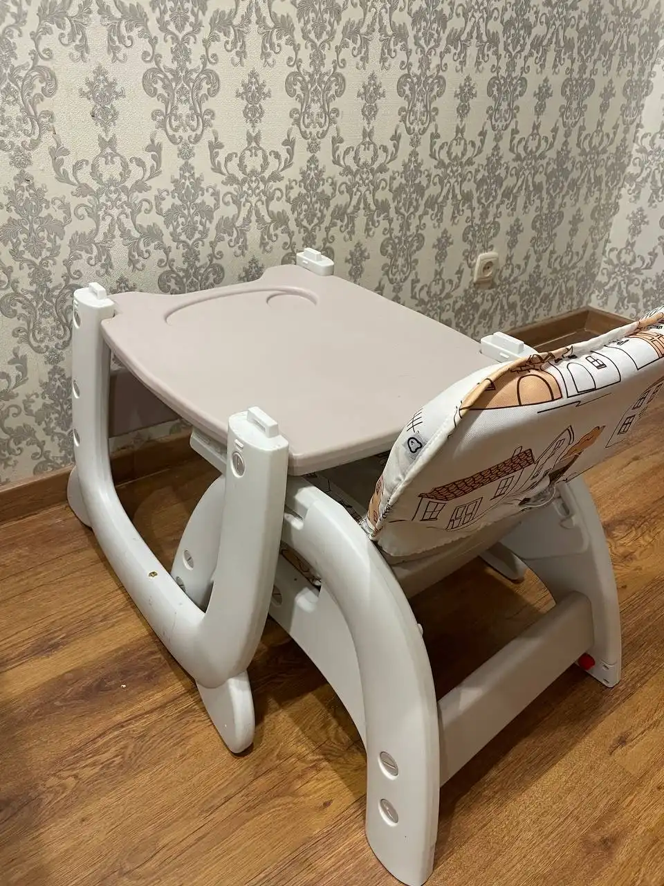 Продам стульчик для кормления 2в1