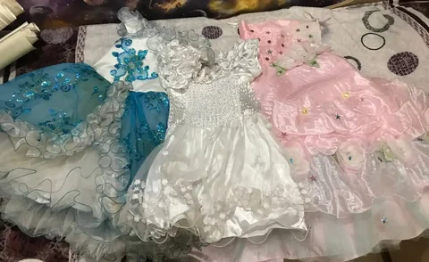 Отдам платья на 5, 7, 8-9 лет в Нефтеюганске - Барахолка в Нефтеюганск