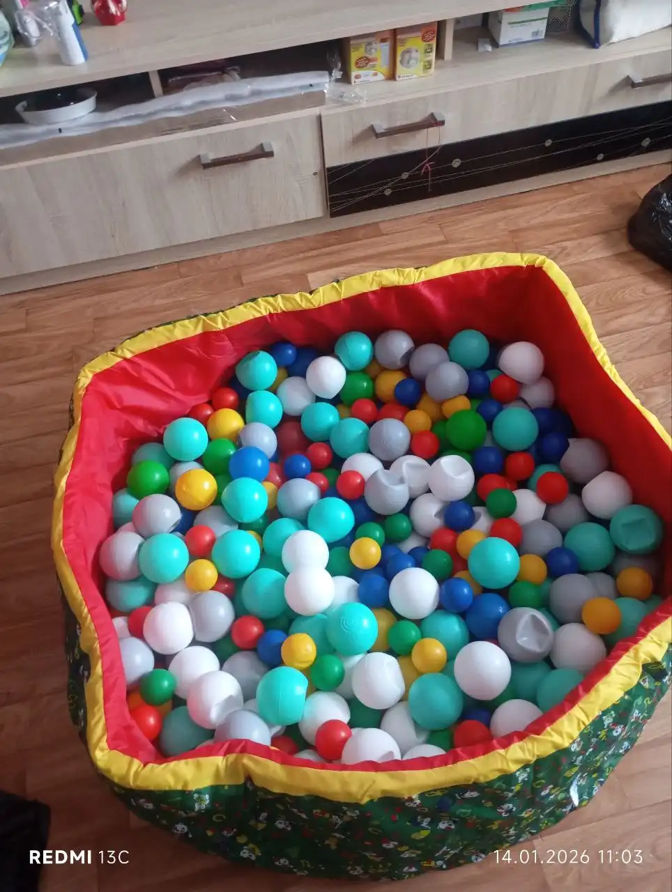 Продам сухой бассейн б/у с 360 шариками - Игровые товары (Товары для детей) в Сургут