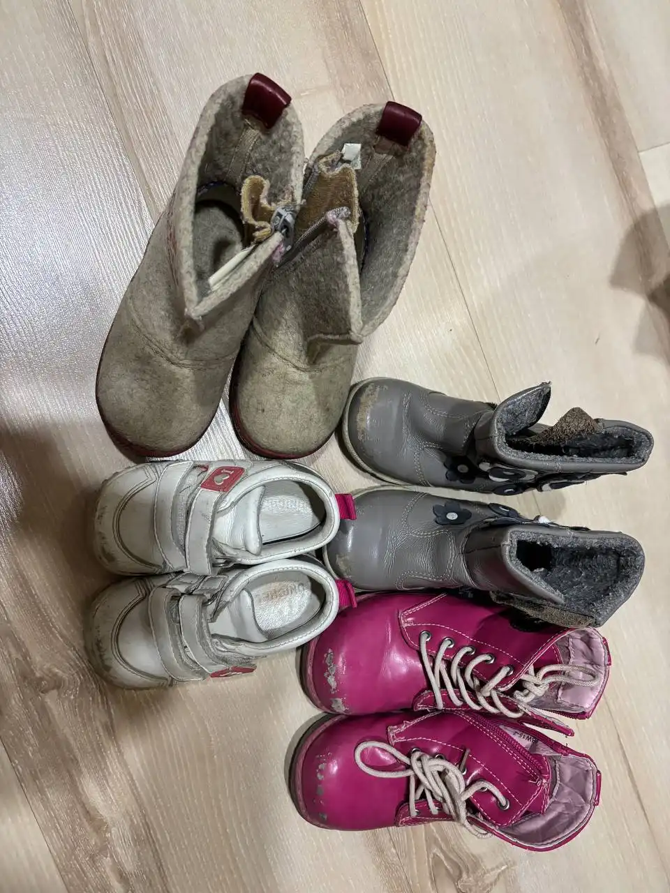 Детская обувь разных размеров и цветов - Обувь (Товары для детей) в Сургут