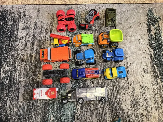 Машины б/у и детская одежда в Сургуте - Обувь детская в Сургут