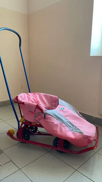 Санки детские с механизмом выдвижных колесных шасси - Горшки в Сургут