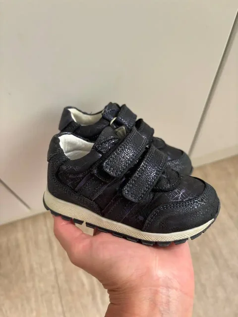 Натуральные кроссовки - Одежда в Сургут