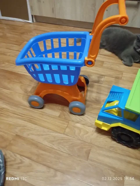 Продажа детских игрушек: машинка и корзина для покупок - Конструкторы в Сургут
