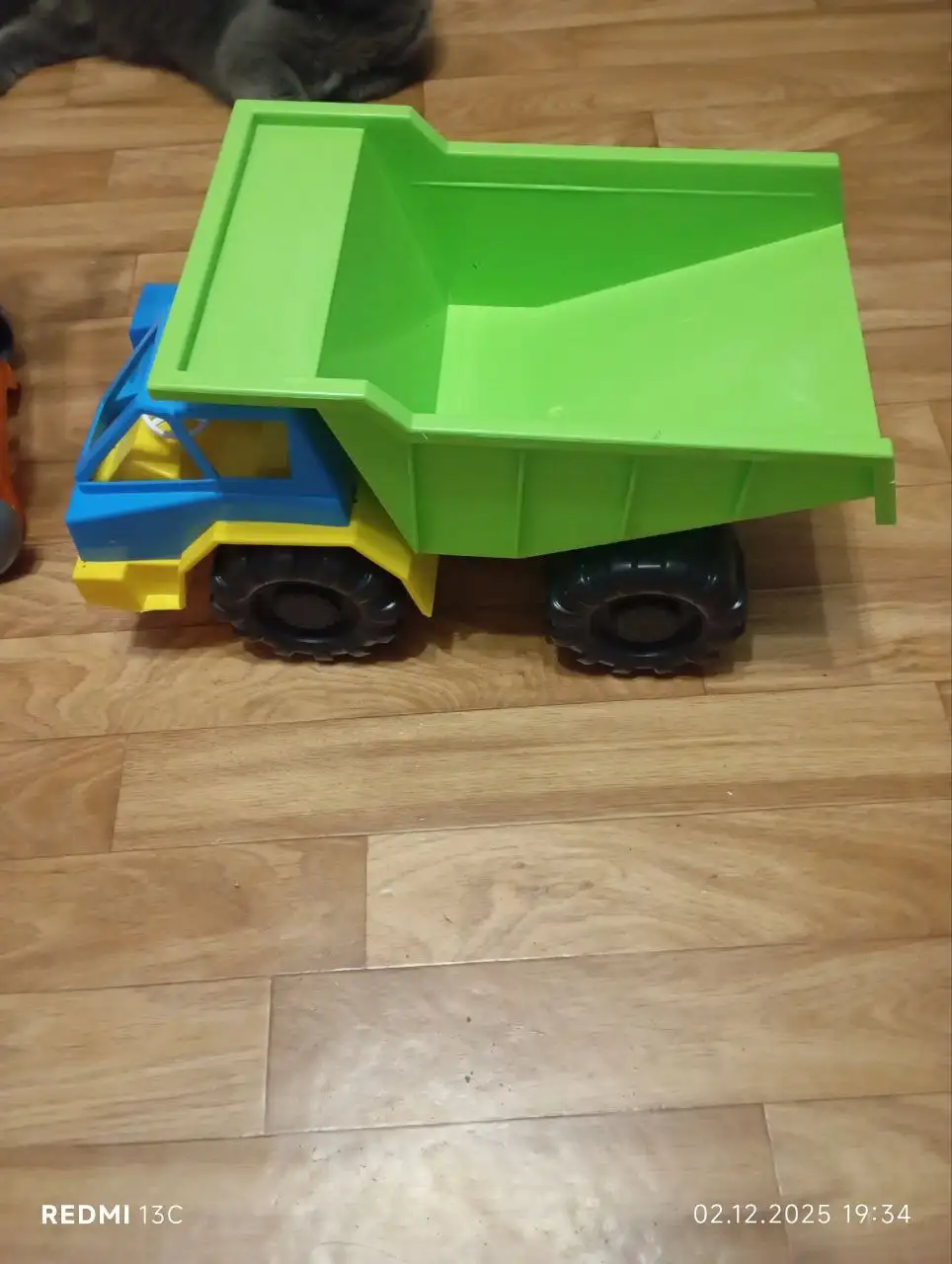 Продажа детских игрушек: машинка и корзина для покупок - Игрушки (Товары для детей) в Сургут