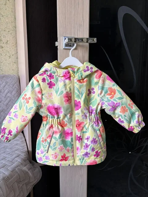Детская яркая курточка в идеальном состоянии - Одежда в Сургут