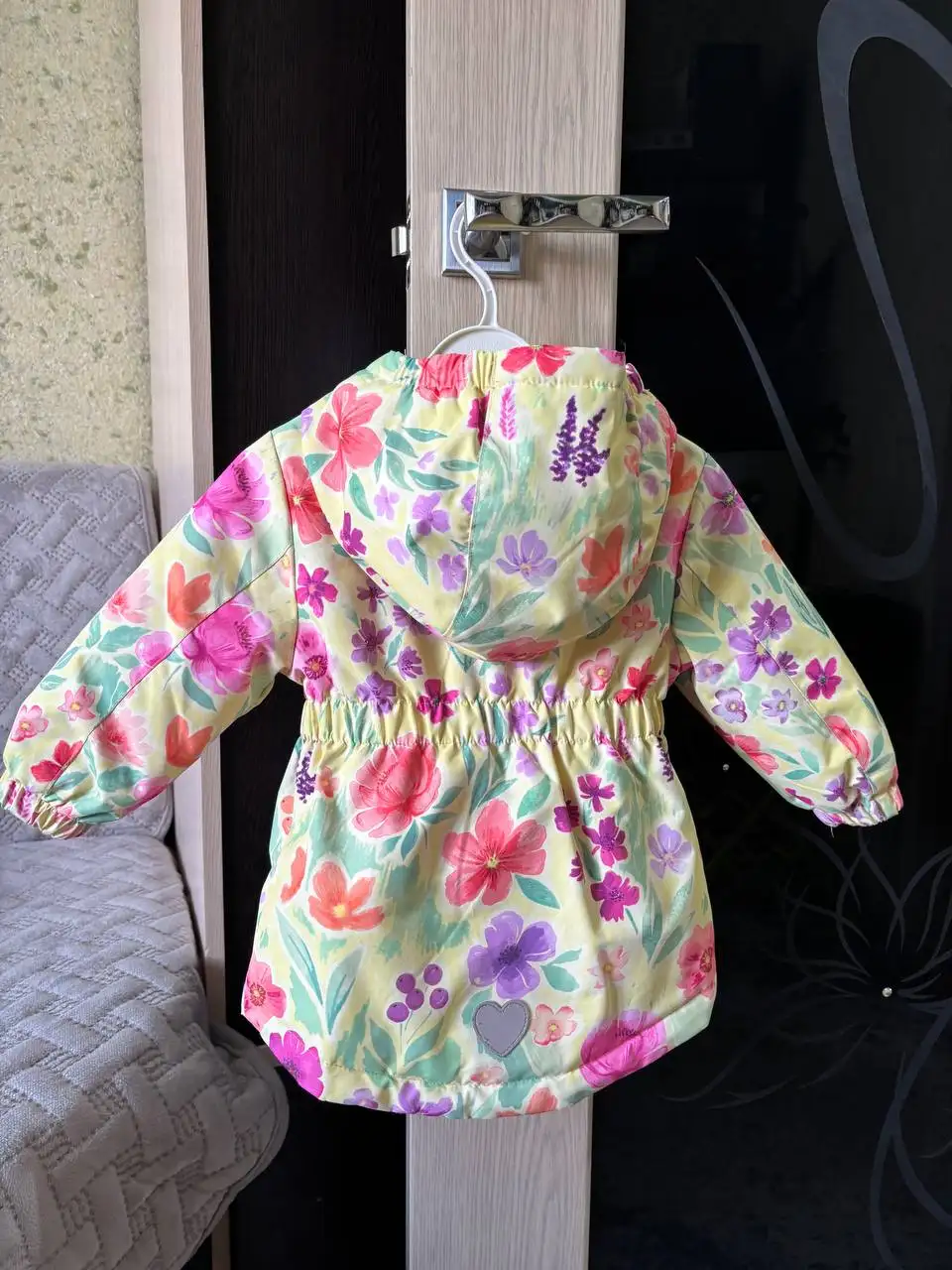 Детская яркая курточка в идеальном состоянии - Детская одежда (Одежда) в Сургут