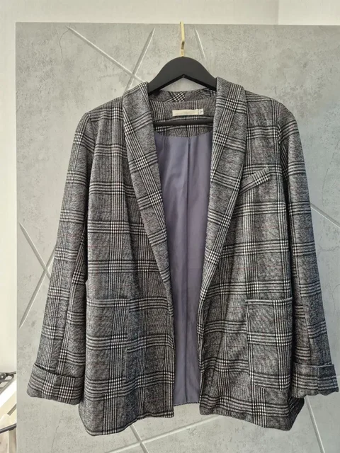 Женская одежда: пиджак, блузка, костюм, платье - частное объявление в Сургут