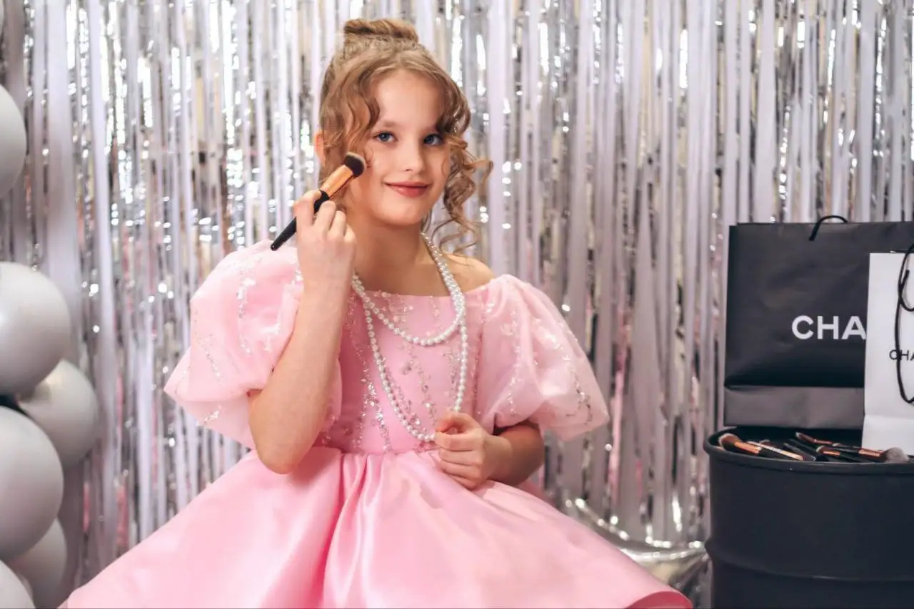 Платье принцессы нежно-розового цвета с пайетками и кружевом - Детская одежда (Одежда) в Сургут