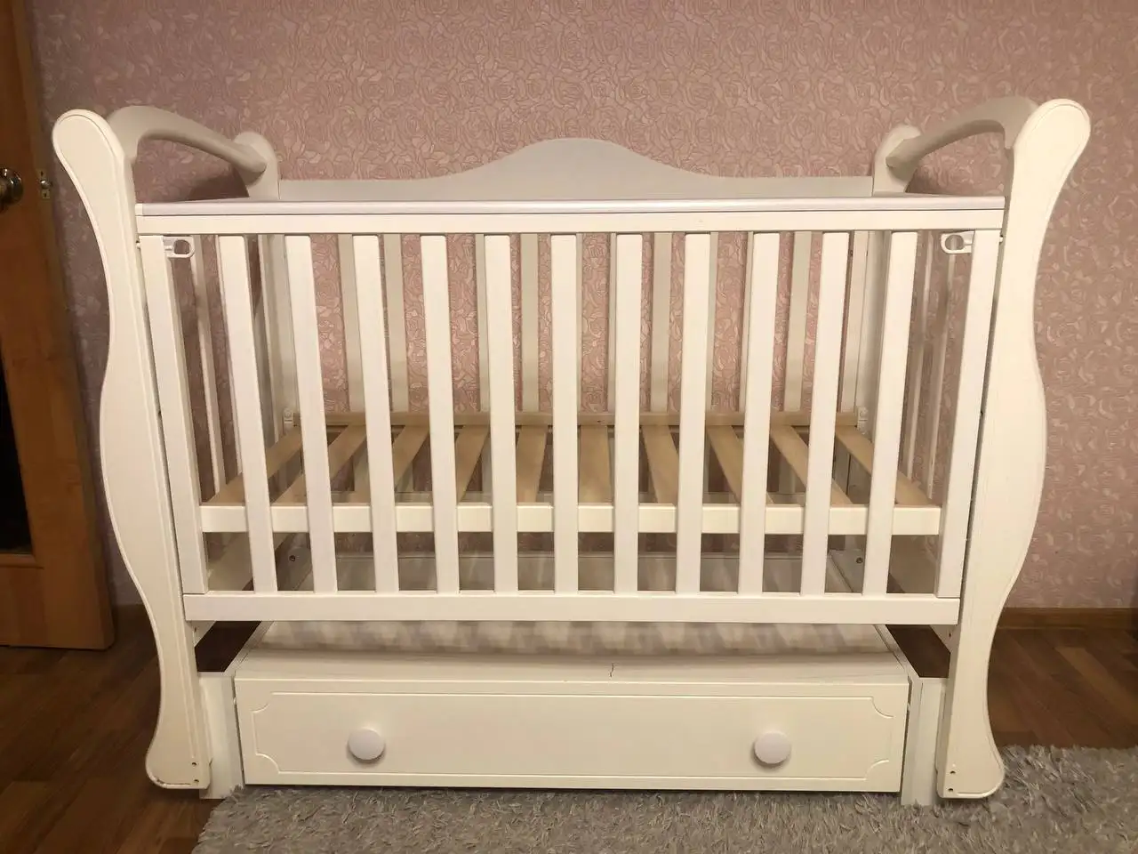 Продам детскую приставную кроватку с маятником - Детская мебель (Товары для детей) в Сургут