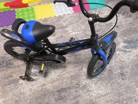 Велосипед детский состояние отличное 33мкр Исток - Посуда для кормления в Сургут