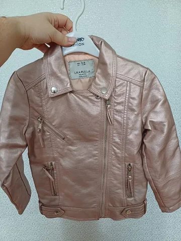 Кожаная куртка для девочки размер 110-116 - Ванночки в Сургут