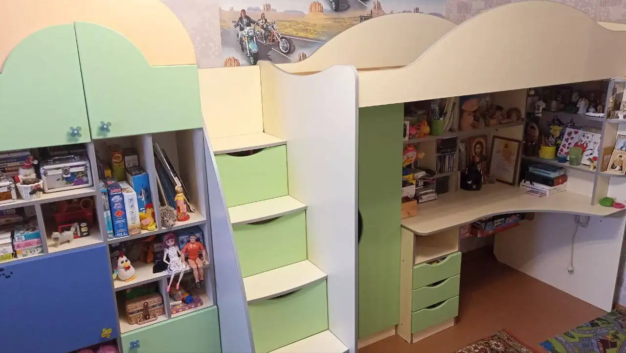 Продажа детской мебели: кровать-чердак и шкаф - Мебель (Товары для детей) в Нефтеюганск