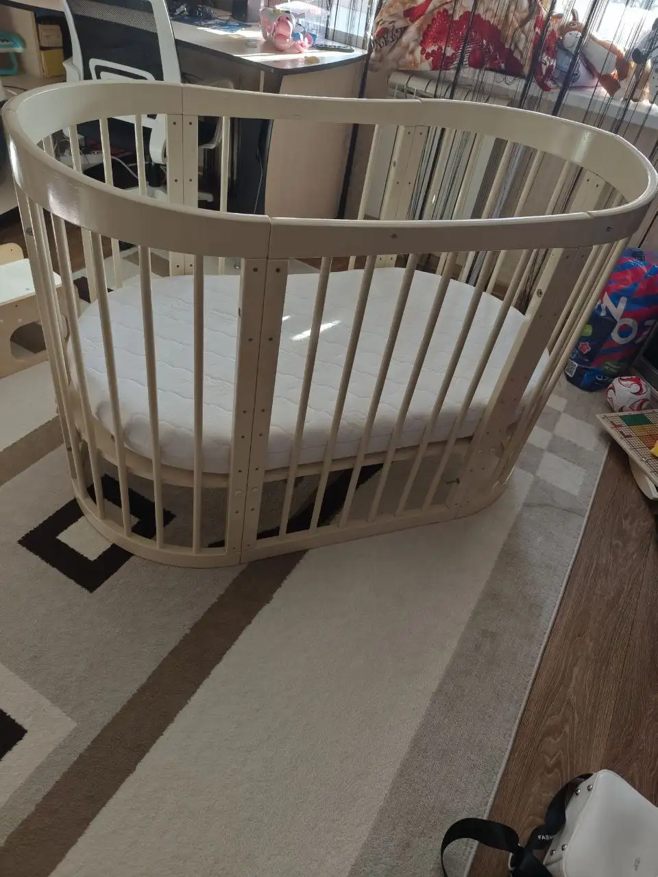 Кроватка трансформер с матрасами и бортиками - Детская мебель (Товары для детей) в Сургут