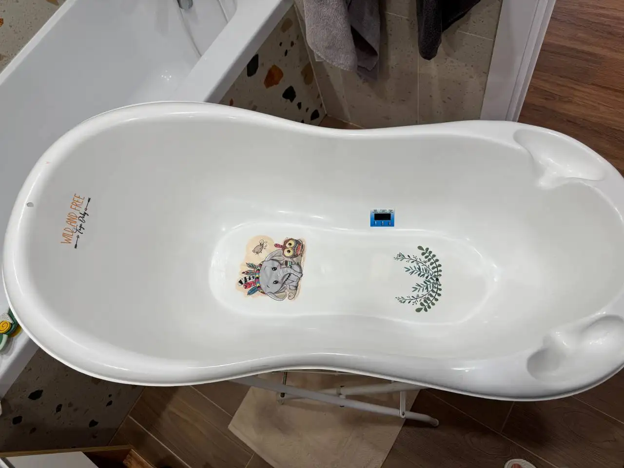 Ванночка для малыша на подставке с термометром - Товары для детей (Барахолка) в Сургут