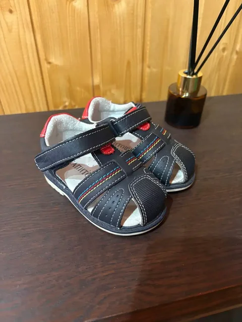 Детская одежда: синие и бежевые комплекты - Блузки в Сургут